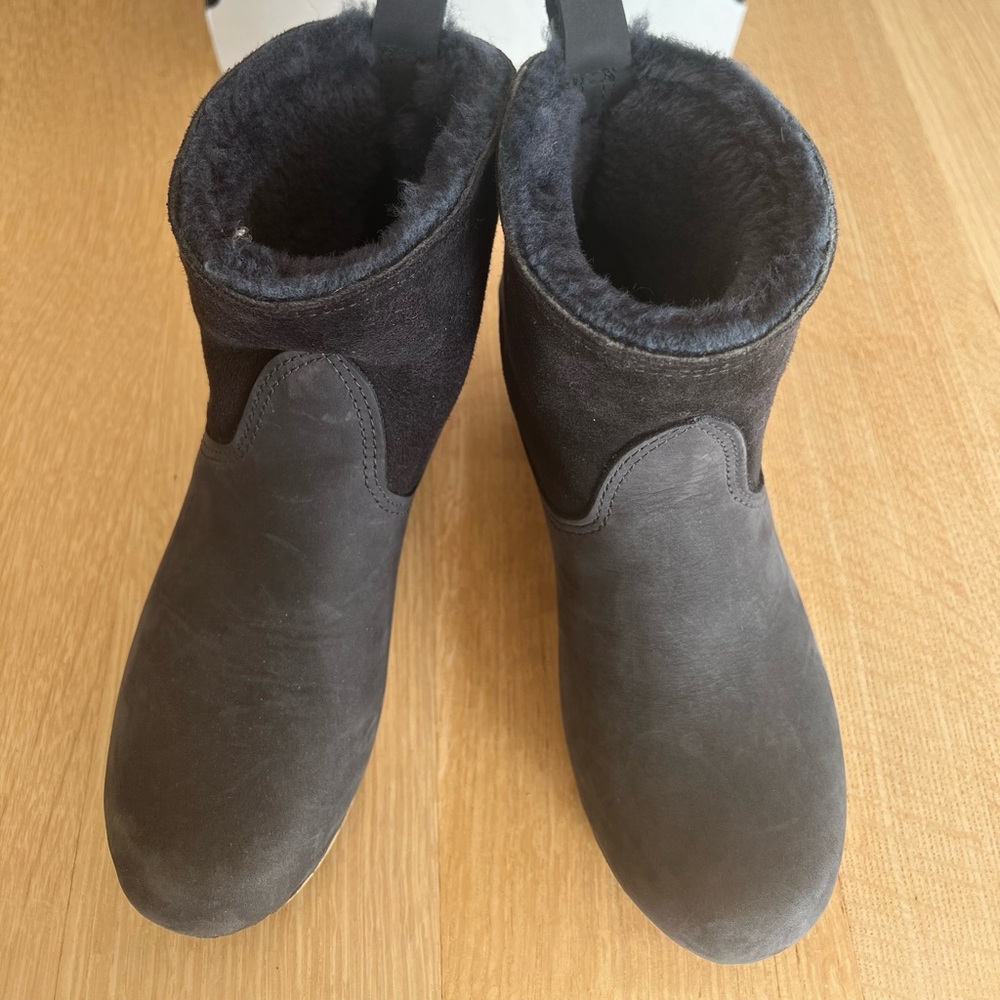 Pristine condition No. 6 shearling clog boots size 40